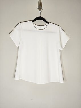 Uniqulo Classic Off-White Short-Sleeve Women's Top